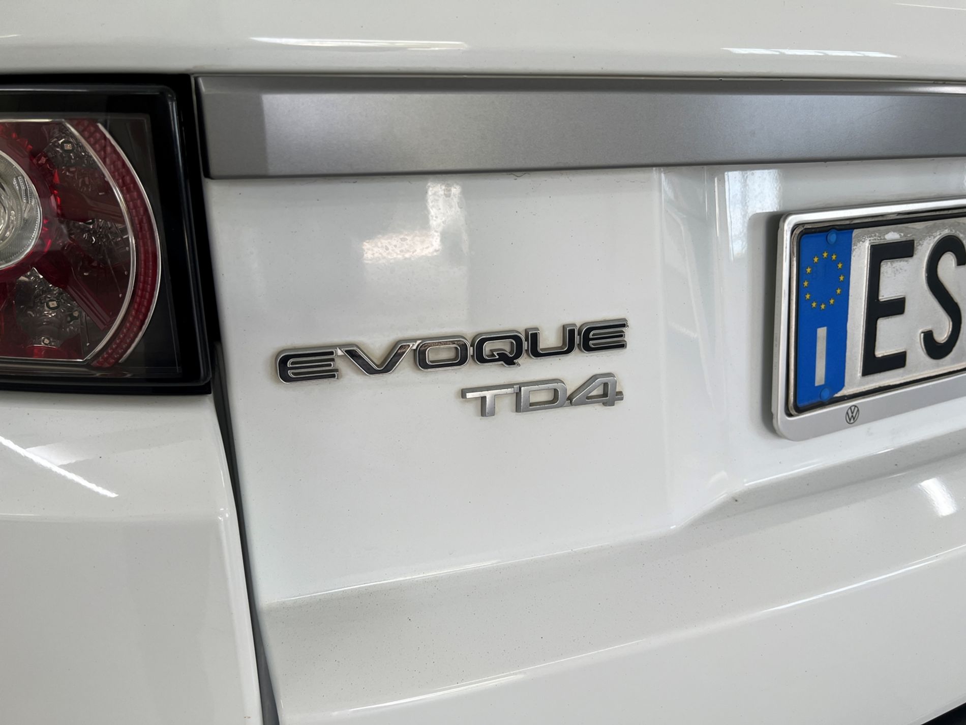 Range Rover Evoque 5p 2.2 td4 Pure 150cv - Autosani